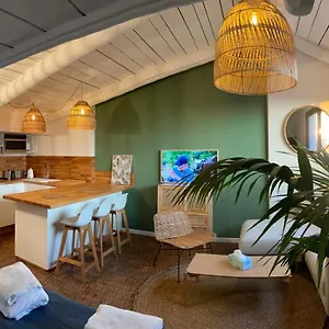 Sous Les Toits De St Tropez Apartment