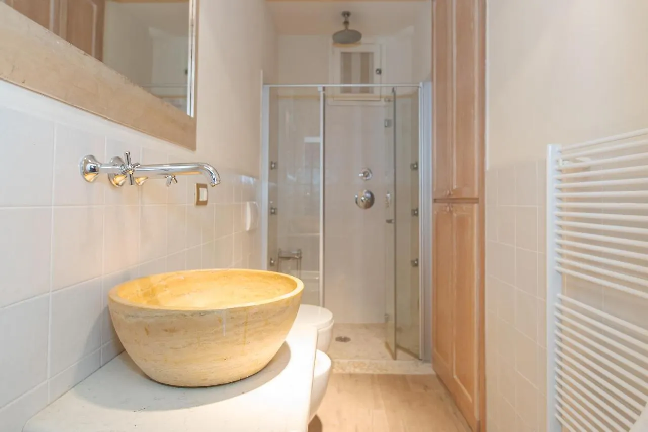 Rare: 110M² Climatises Avec Terrasse. 2 Chambres Saint-Tropez France